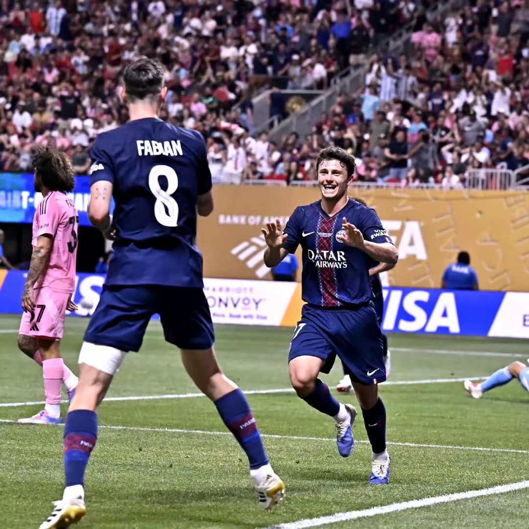  国际比赛日突围战来临，埃因霍温围绕荷甲门线救险，球迷炸锅，赛程密集仍需轮换