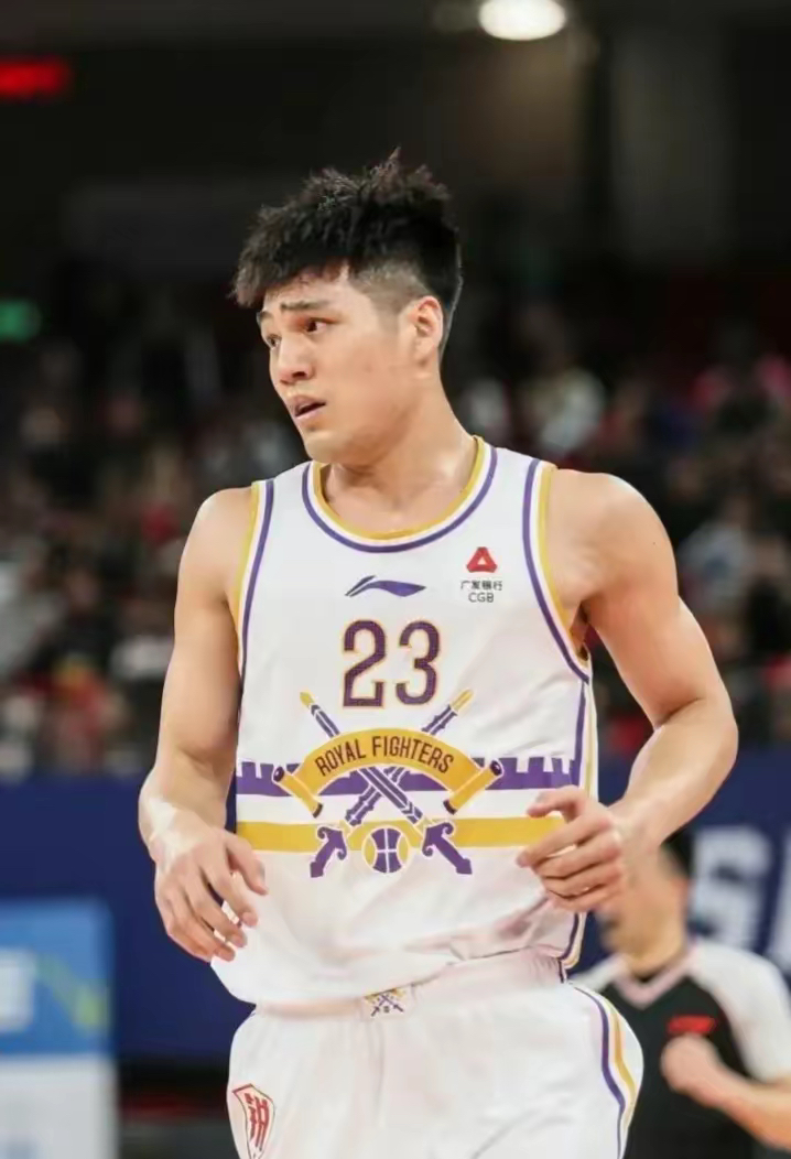 关于萨拉赫在掘金比赛中连败，出色防守引发热议！的信息